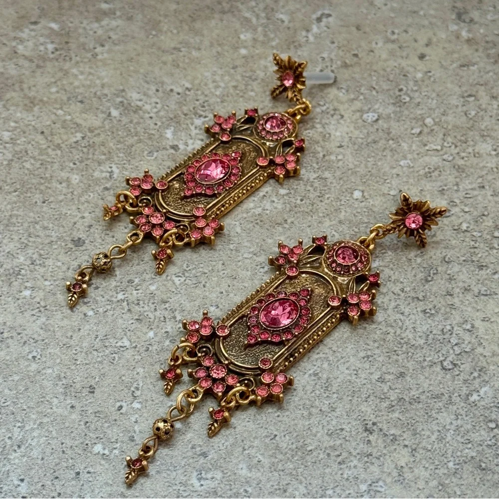 ๐4/$30 NEW Vintage Style Pink and Gold Dangle Earrings - Picture 1 of 6